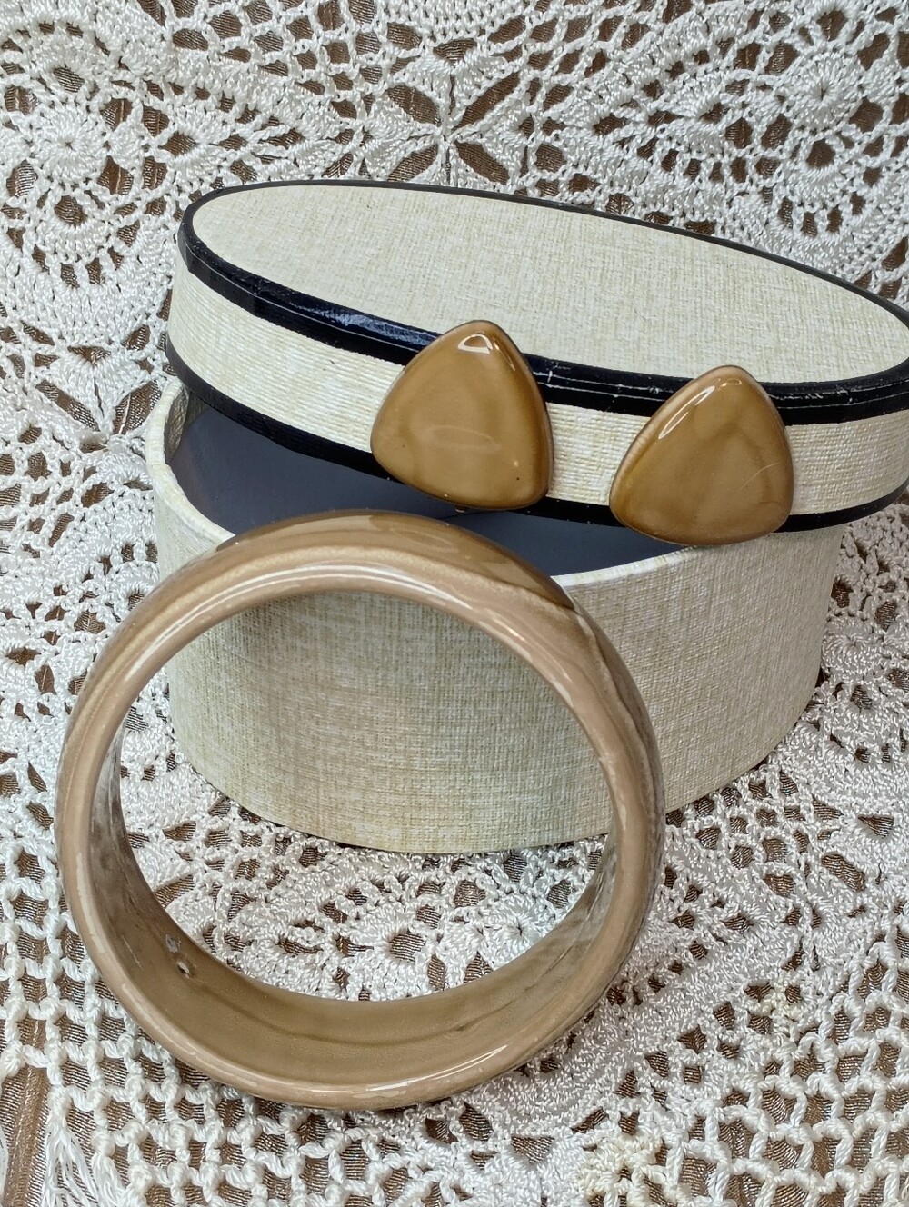 Vintage Acrylic Bangle and Clip-On Earrings Set - Tan